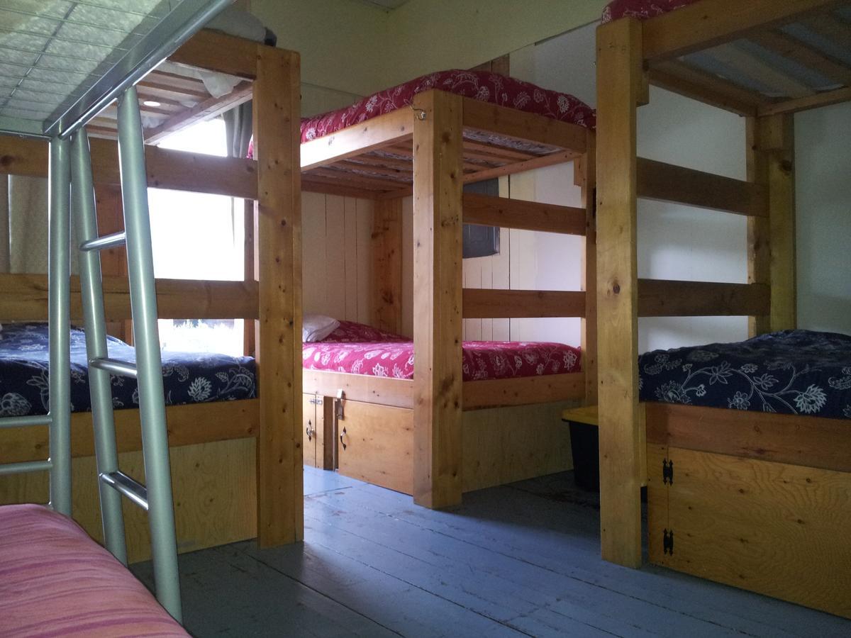 غولدن Kicking Horse Backpacker Hostel المظهر الخارجي الصورة