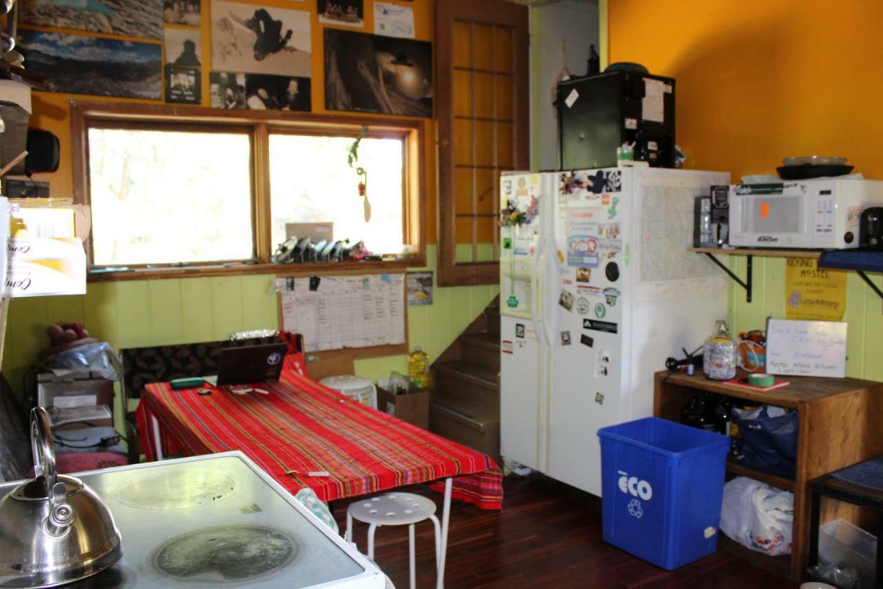 غولدن Kicking Horse Backpacker Hostel المظهر الخارجي الصورة