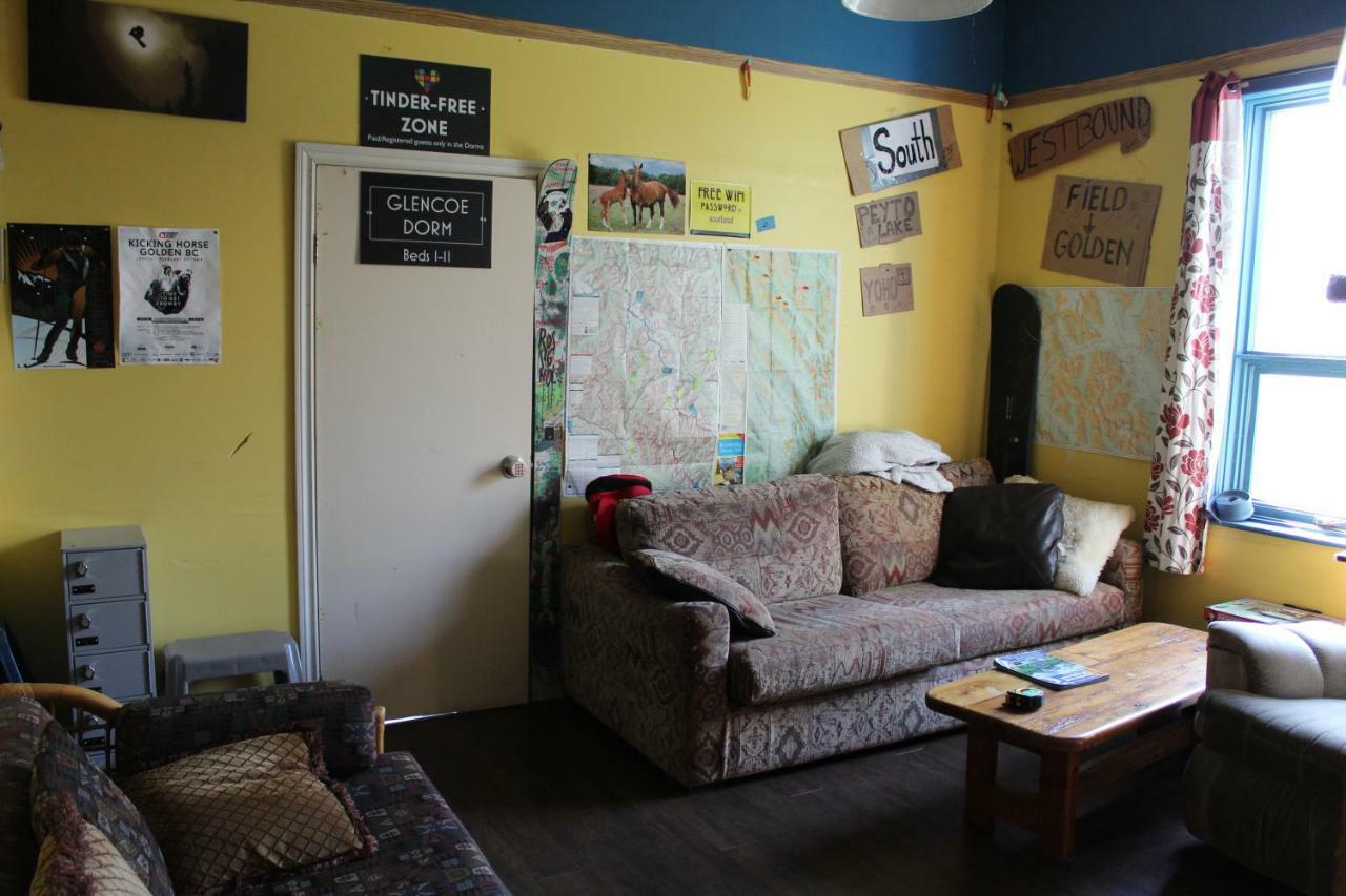 غولدن Kicking Horse Backpacker Hostel المظهر الخارجي الصورة